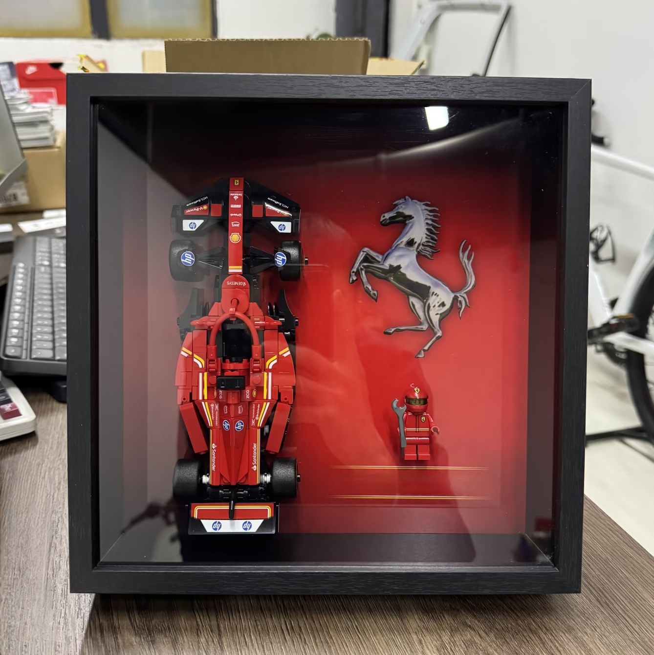 Model Kit Ferrari - Display-Wandtafel geeignet für LEGO 77242 Speed