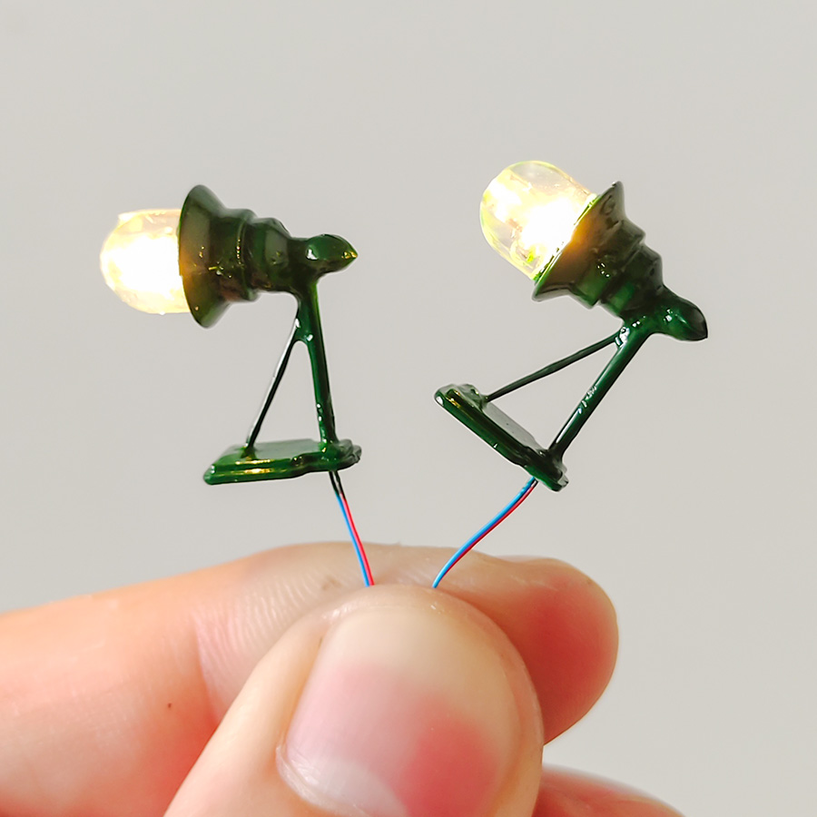 2Pcs Miniatur 3V Led-leuchten  – Model Kit Wall E Bewertung und Preis